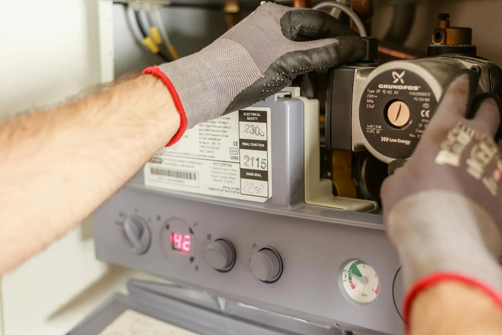 Chauffe-eau et ballon d'eau chaude : diagnostic, réparation ou remplacement par Mathias Services