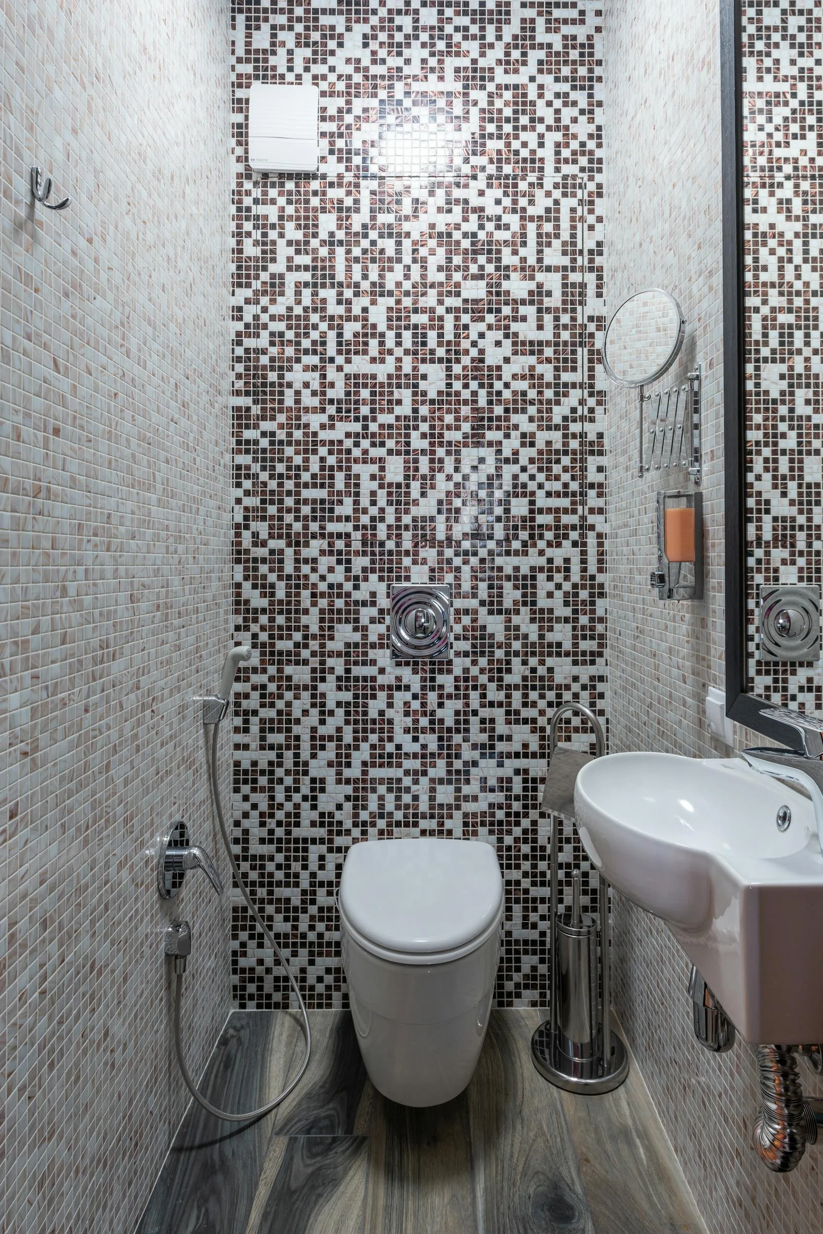 Débouchage WC par Mathias Services : intervention rapide par notre famille d'artisans plombiers